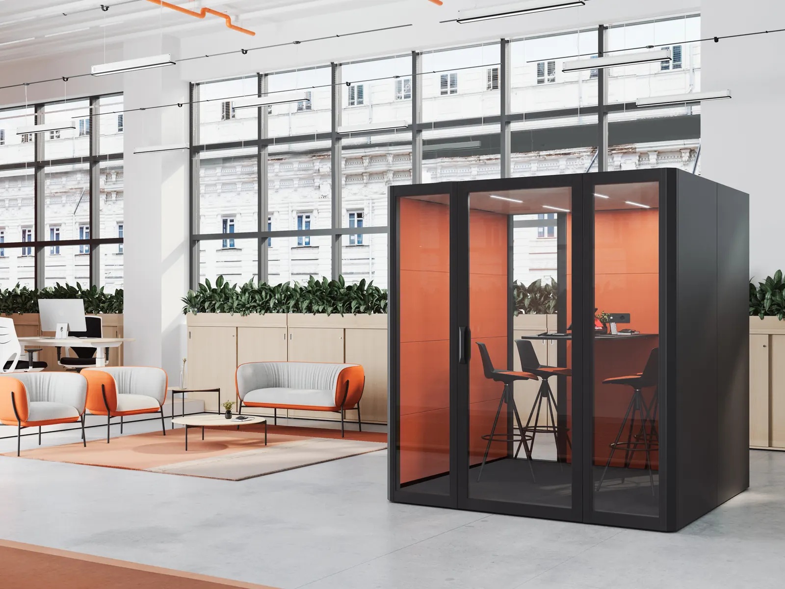 Actiu Qyos 400 negra con interior naranja en una planta de oficina