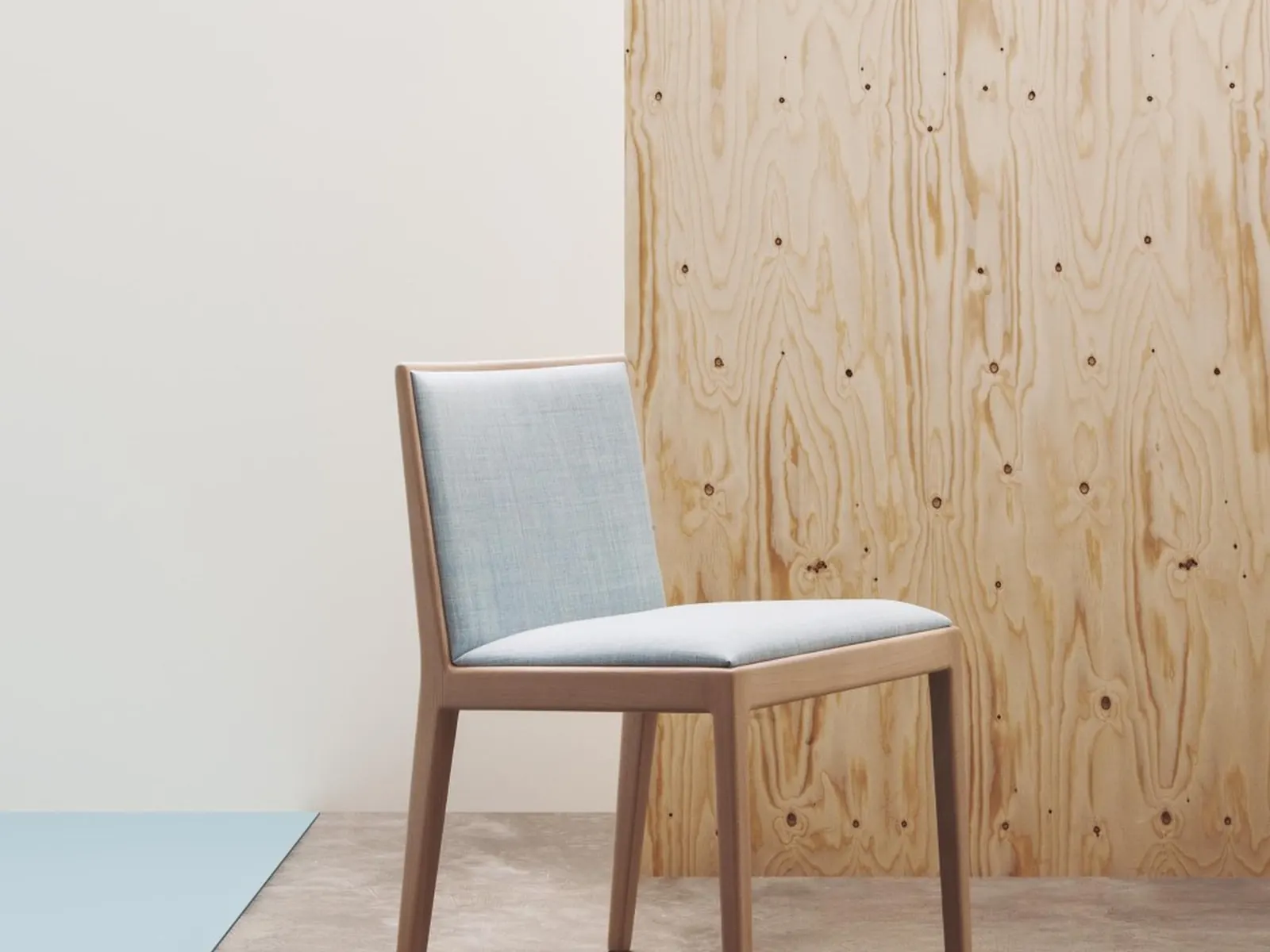Andreu World Carlotta, vista lateral