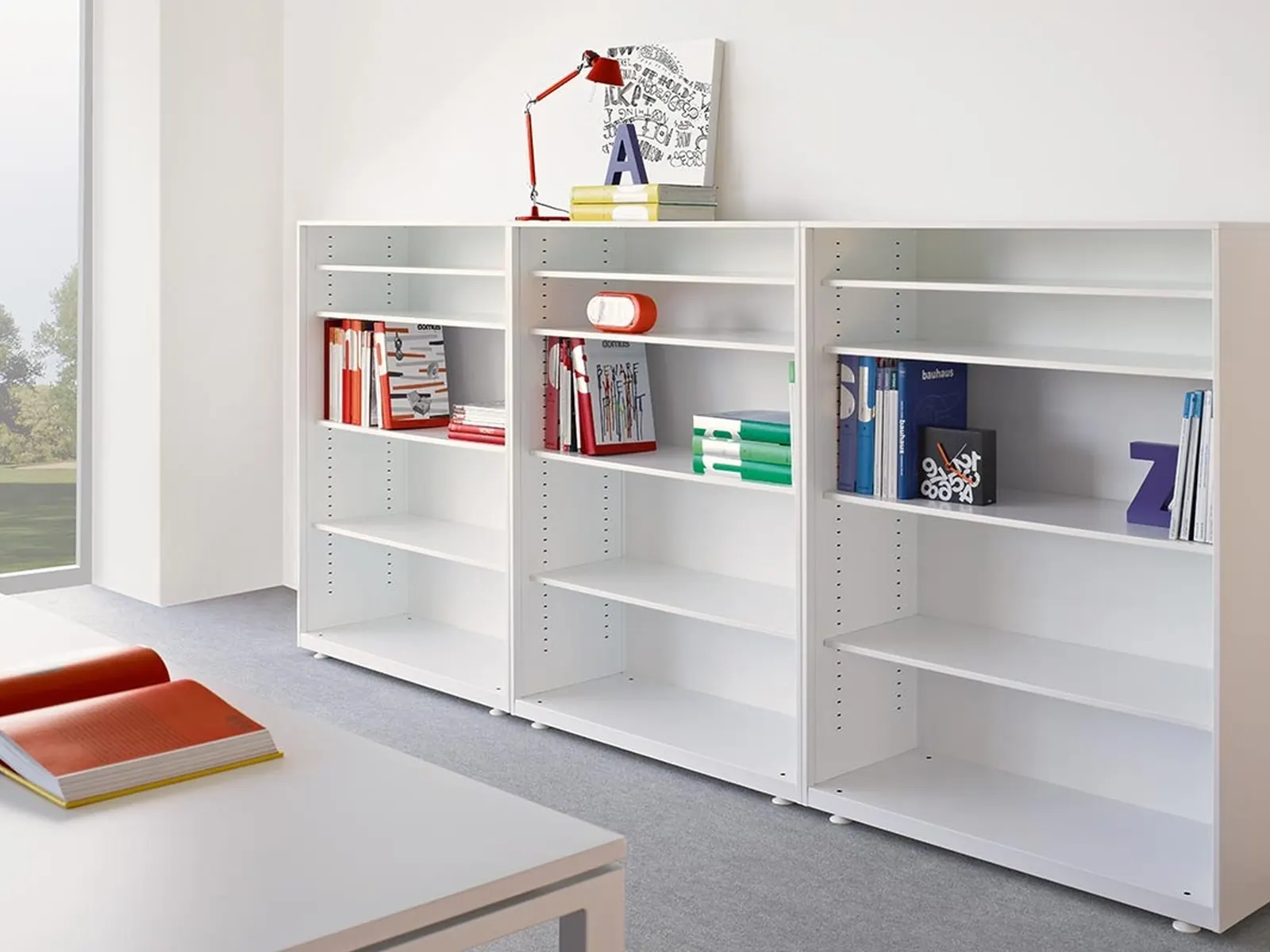 Armarios abiertos Guialmi D/Line con libros y carpetas