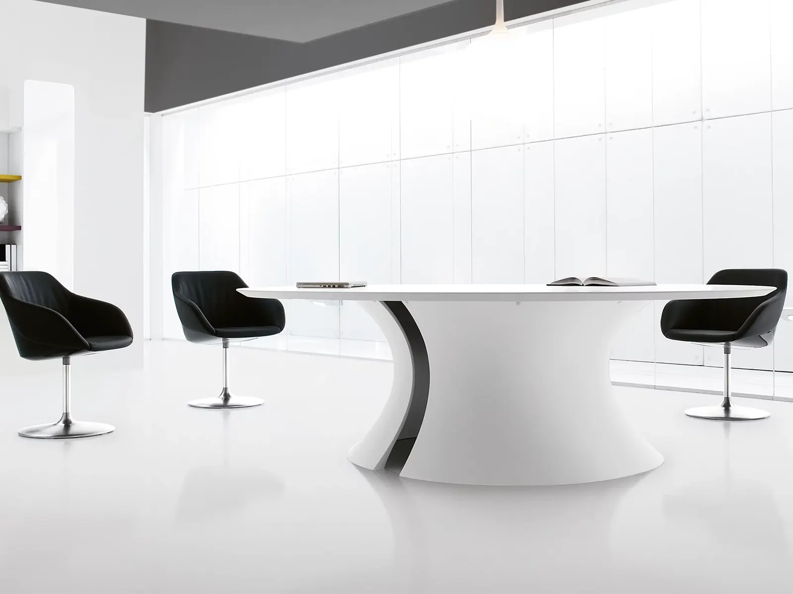 Martex Ola, mesa de reuniones con base elipse, distribuida por Ofillorca en Mallorca